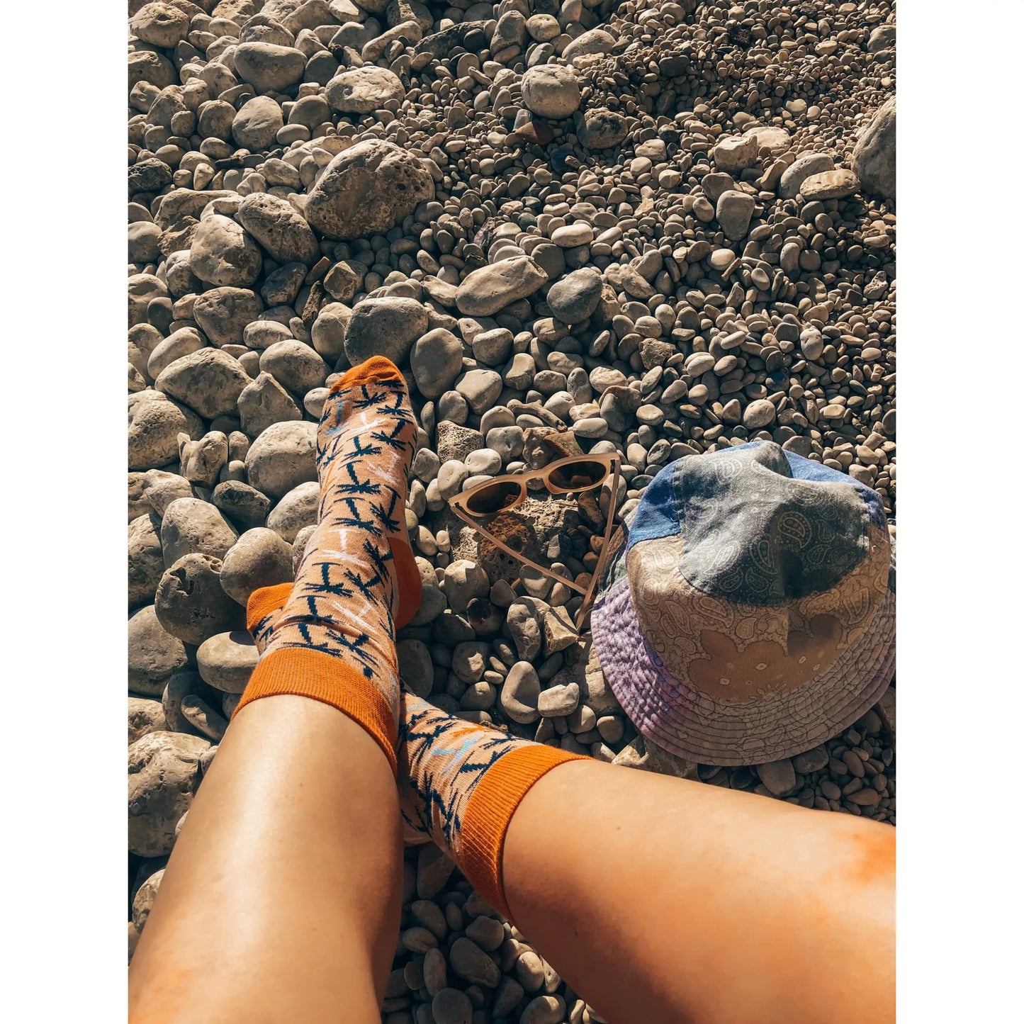 Dame mit Sommersocken mit Palmen von MYSOX