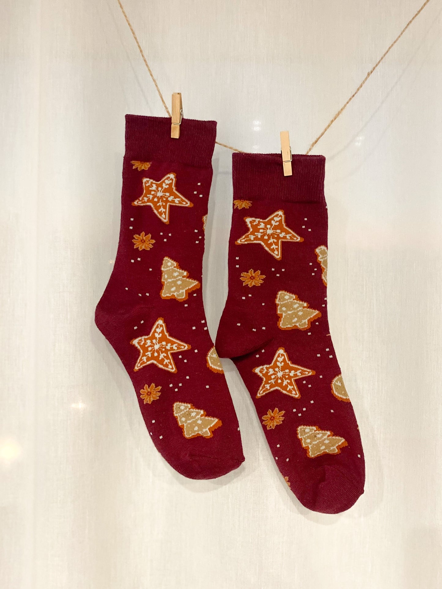 Winter Weihnachtssocken mit Plätzchen in Stern und Tannenbaum Formen